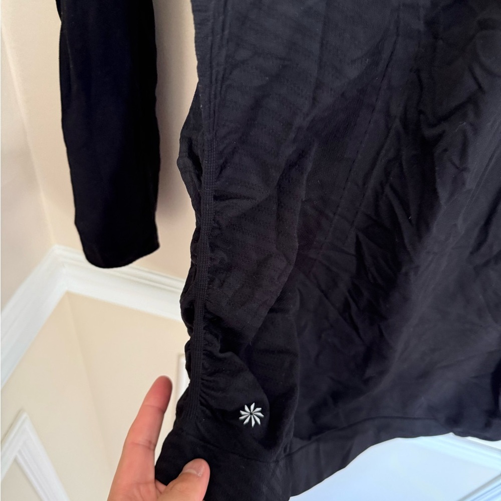 Women’s Black ATHLETA Sz M Momentum Seamless Top Thumbholes Workout Activewear - Picture 3 of 6